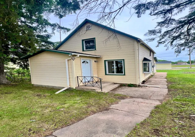 Photo 4 of Single family home for sale at 214 S 2nd Street, Keewatin, MN 55753 | MLS# 7137378 | Listing updated on 2026-09-04