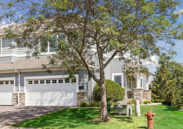 Photo 3 of Single family home for sale at 2711 Spy Glass Dr, Chaska, MN 55318 | MLS# 7137379 | Listing updated on 2026-10-06