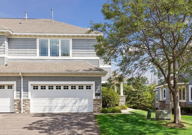 Photo 3 of Single family home for sale at 2711 Spy Glass Dr, Chaska, MN 55318 | MLS# 7137379 | Listing updated on 2026-10-06