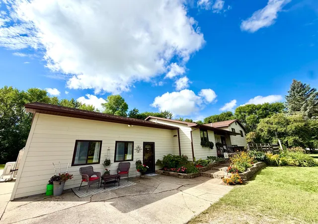 Photo 2 of Single family home for sale at 40624 Highway 11, Roseau, MN 56751 | MLS# 7137386 | Listing updated on 2026-09-13