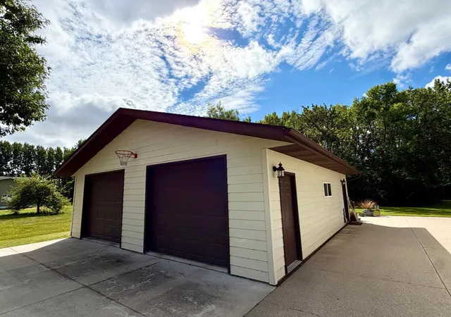 Photo 3 of Single family home for sale at 40624 Highway 11, Roseau, MN 56751 | MLS# 7137386 | Listing updated on 2026-09-13