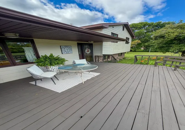 Photo 3 of Single family home for sale at 40624 Highway 11, Roseau, MN 56751 | MLS# 7137386 | Listing updated on 2026-09-13