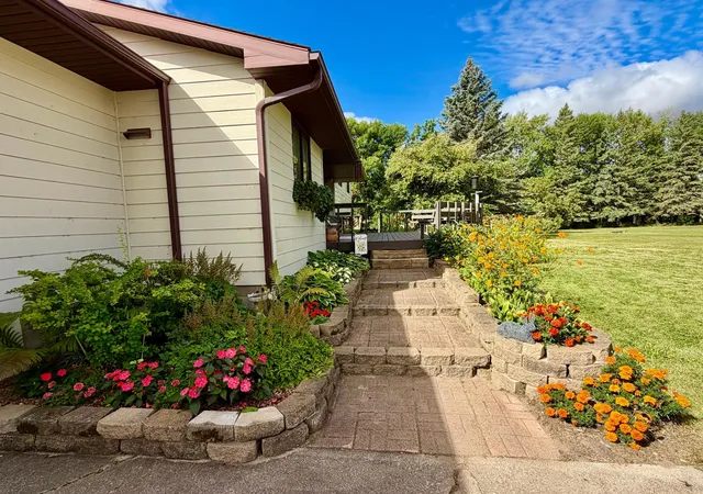 Photo 4 of Single family home for sale at 40624 Highway 11, Roseau, MN 56751 | MLS# 7137386 | Listing updated on 2026-09-13