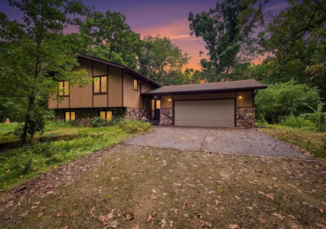 Photo 1 of Single family home for sale at 11796 Akron Ave, Inver Grove Heights, MN 55077 | MLS# 7137401 | Listing updated on 2026-09-22