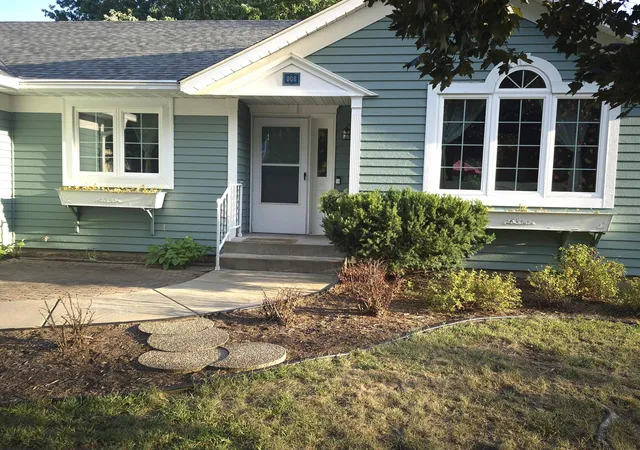 Photo 2 of Single family home for sale at 906 21st Street Se, Saint Cloud, MN 56304 | MLS# 7137406 | Listing updated on 2026-09-14
