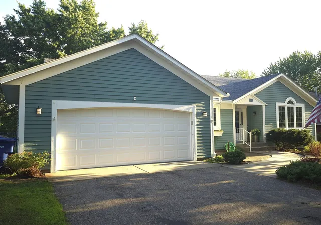 Photo 3 of Single family home for sale at 906 21st Street SE, Saint Cloud, MN 56304 | MLS# 7137406 | Listing updated on 2026-09-14