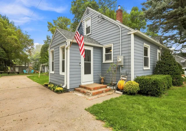 Photo 3 of Single family home for sale at 601 5th Street N, Dassel, MN 55325 | MLS# 7137408 | Listing updated on 2026-10-23