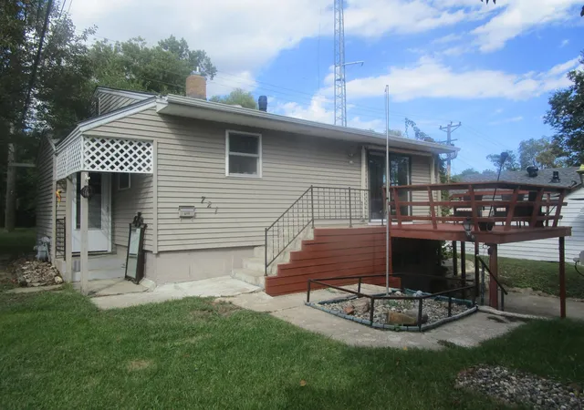 Photo 3 of Single family home for sale at 721 Riverside Ct, Fergus Falls, MN 56537 | MLS# 7137422 | Listing updated on 2026-09-17