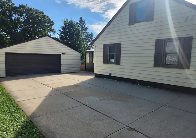 Photo 3 of Single family home for sale at 2010 3rd Avenue Ne, Austin, MN 55912 | MLS# 7137451 | Listing updated on 2026-09-03