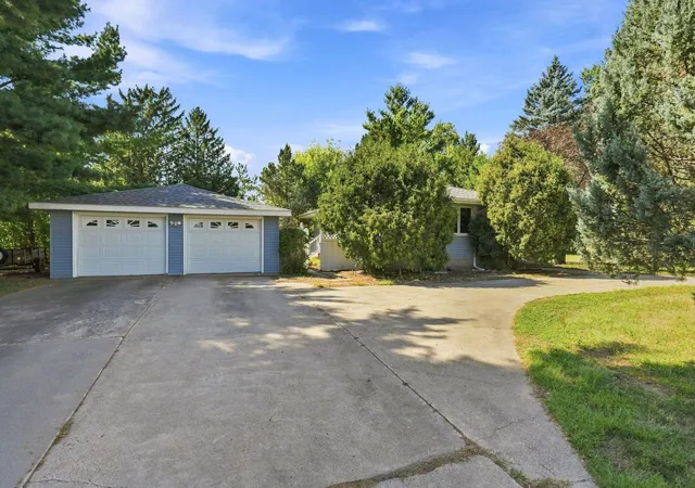 Photo 2 of Single family home for sale at 2829 Burnside Ave, Saint Paul, MN 55121 | MLS# 7137516 | Listing updated on 2026-09-04