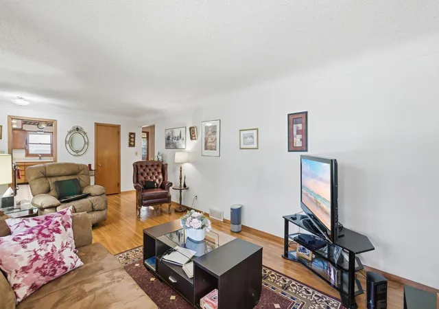 Photo 4 of Single family home for sale at 2829 Burnside Ave, Saint Paul, MN 55121 | MLS# 7137516 | Listing updated on 2026-09-04
