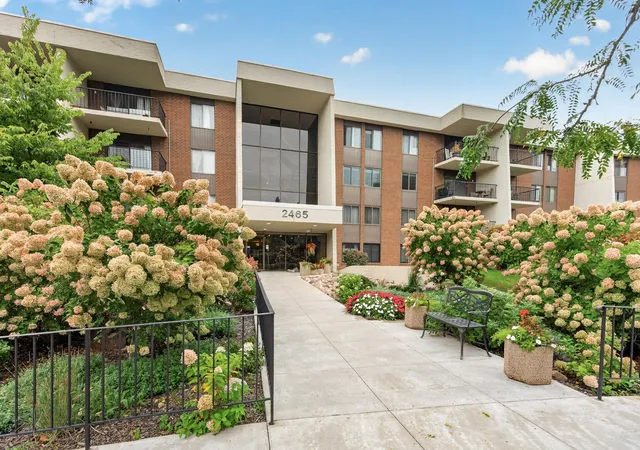 Condo for sale at 2465 Londin Ln E #212, Saint Paul, MN 55119 | MLS# 7137525