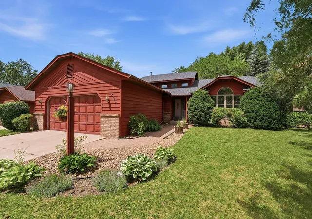 Photo 2 of Single family home for sale at 2021 17th Street S, Saint Cloud, MN 56301 | MLS# 7137546 | Listing updated on 2026-10-22