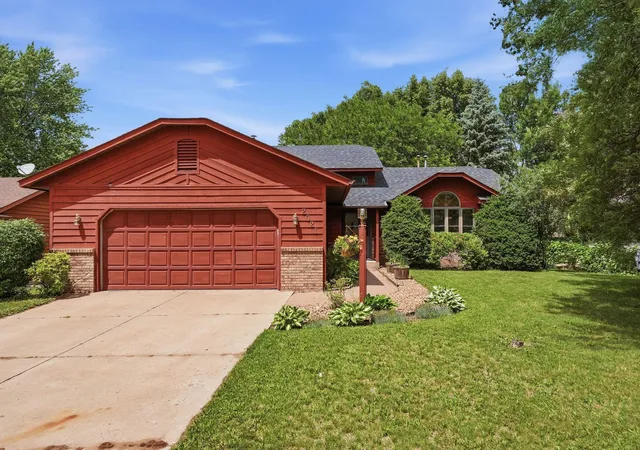 Photo 3 of Single family home for sale at 2021 17th Street S, Saint Cloud, MN 56301 | MLS# 7137546 | Listing updated on 2026-10-22