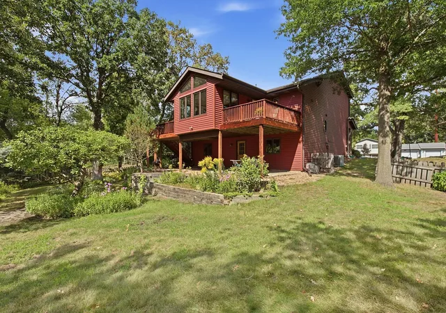 Photo 3 of Sale Pending at 948 Waterford Dr W, Saint Paul, MN 55123 | MLS# 7137554 | Listing updated on 2026-09-16