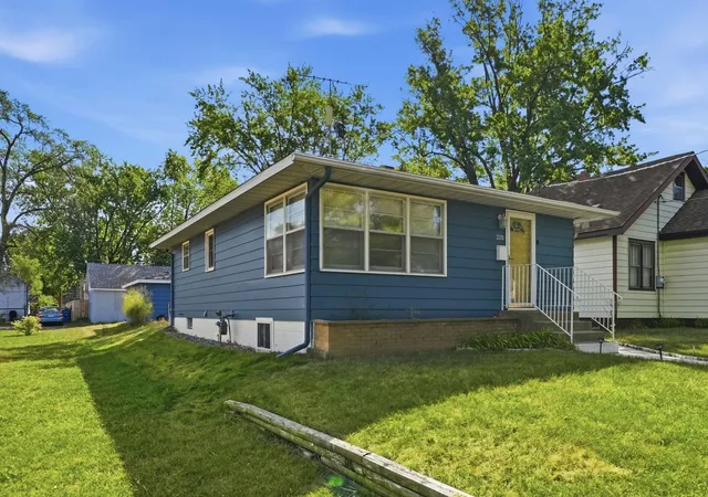 Photo 2 of Single family home for sale at 320 26th Avenue N, Saint Cloud, MN 56303 | MLS# 7137559 | Listing updated on 2026-09-07