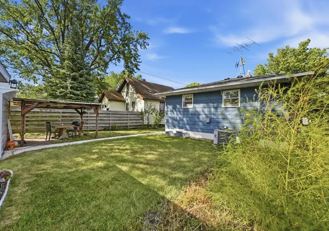 Photo 3 of Single family home for sale at 320 26th Avenue N, Saint Cloud, MN 56303 | MLS# 7137559 | Listing updated on 2026-10-20
