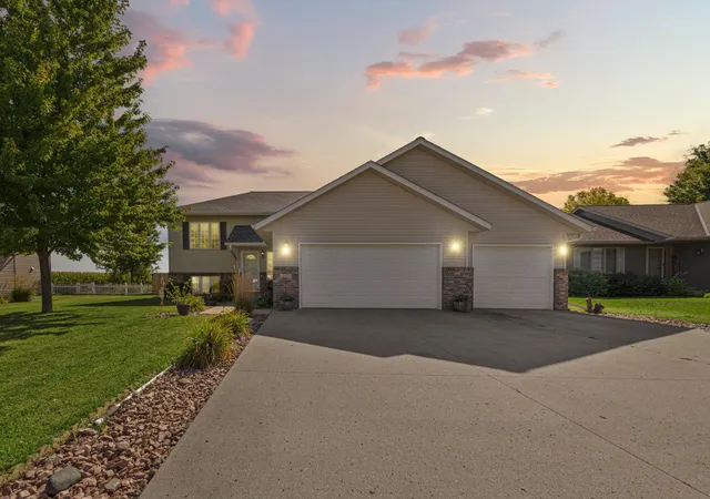 Photo 1 of Single family home for sale at 217 Inverness Dr, Mankato, MN 56001 | MLS# 7137572 | Listing updated on 2026-09-03