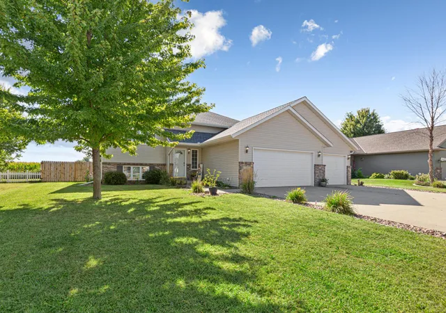 Photo 2 of Single family home for sale at 217 Inverness Dr, Mankato, MN 56001 | MLS# 7137572 | Listing updated on 2026-09-03