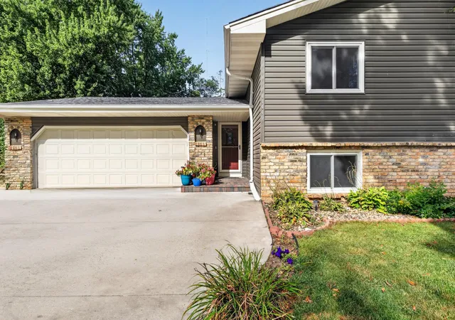 Photo 2 of Single family home for sale at 11440 Jonquil St Nw, Minneapolis, MN 55433 | MLS# 7137608 | Listing updated on 2026-09-04