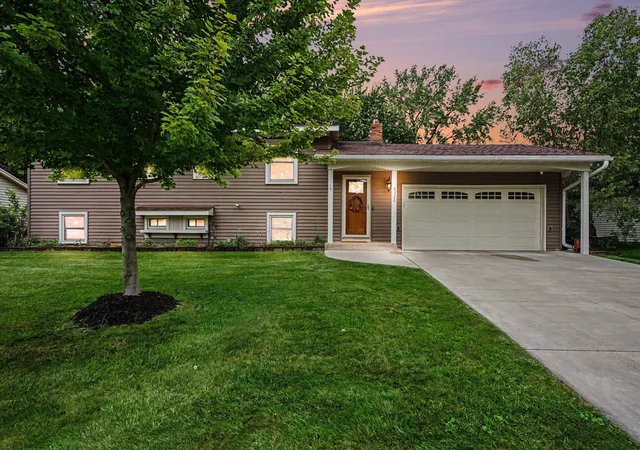 Single family home for sale at 8320 Isle Ave S, Cottage Grove, MN 55016 | MLS# 7137623