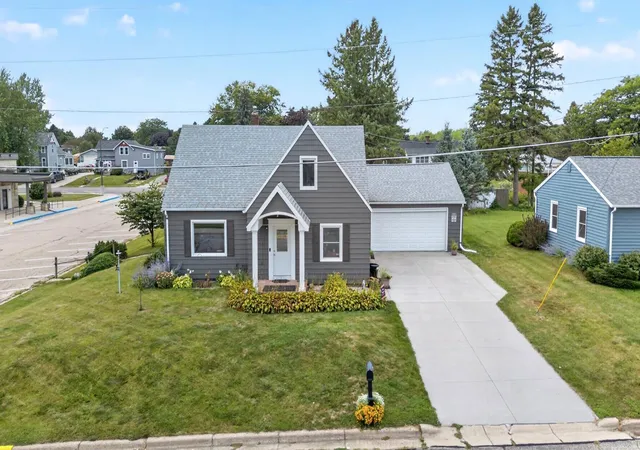 Photo 2 of Sale Pending at 703 N Marshall St, Caledonia, MN 55921 | MLS# 7137629 | Listing updated on 2026-09-30