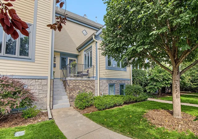 Photo 2 of Single family home for sale at 719 Summit Ave, Saint Paul, MN 55105 | MLS# 7137657 | Listing updated on 2026-09-18