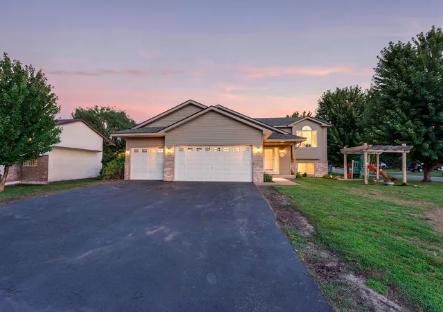 Photo 1 of Single family home for sale at 2033 Joes Lake Rd Se, Cambridge, MN 55008 | MLS# 7137668 | Listing updated on 2026-09-06