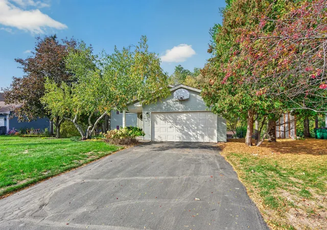 Photo 3 of Single family home for sale at 5773 Ridge Crk Rd, Saint Paul, MN 55126 | MLS# 7137682 | Listing updated on 2026-10-23