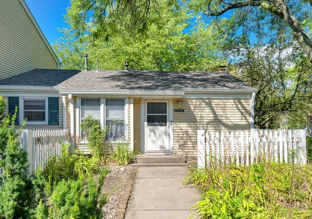 Photo 2 of Condo for sale at 4954 Grenwich Trl N, Saint Paul, MN 55128 | MLS# 7137691 | Listing updated on 2026-10-14