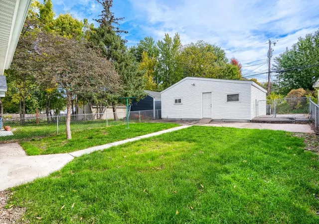 Photo 4 of Single family home for sale at 1428 Hazel St N, Saint Paul, MN 55119 | MLS# 7137702 | Listing updated on 2026-10-08