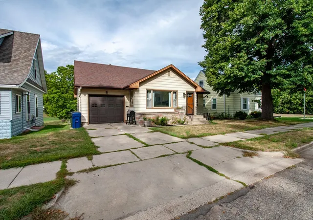 Photo 2 of Single family home for sale at 919 N Park St, Fergus Falls, MN 56537 | MLS# 7137720 | Listing updated on 2026-09-17