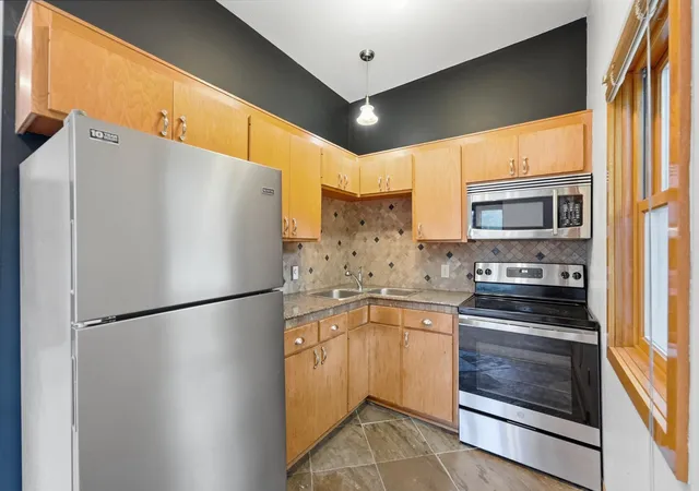 Photo 4 of Condo for sale at 307 Walnut St #3, Saint Paul, MN 55102 | MLS# 7137721 | Listing updated on 2026-09-16