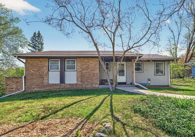 Photo 3 of Single family home for sale at 2580 Winfield Ave, Minneapolis, MN 55422 | MLS# 7137794 | Listing updated on 2026-09-04