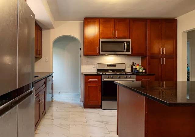 Photo 4 of Single family home for sale at 772 Iowa Ave W, Saint Paul, MN 55117 | MLS# 7137796 | Listing updated on 2026-10-06