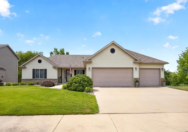 Photo 1 of Sale Pending at 5296 Florence Dr Nw, Rochester, MN 55901 | MLS# 7137803 | Listing updated on 2026-09-03