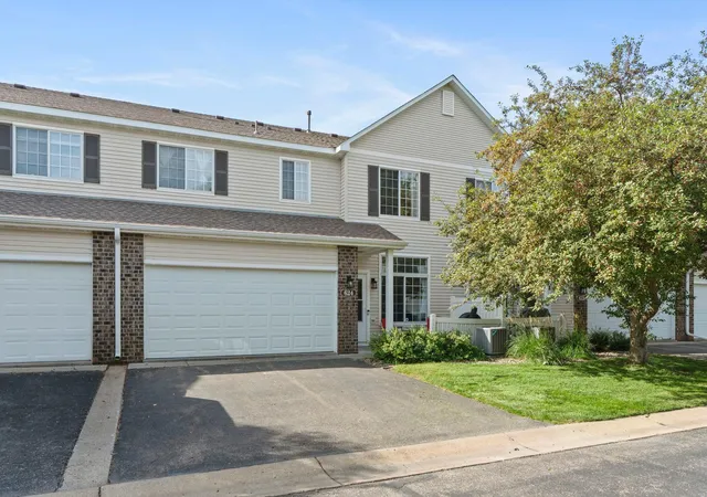Photo 2 of Single family home for sale at 624 Tamarack Trl, Farmington, MN 55024 | MLS# 7137810 | Listing updated on 2026-09-04
