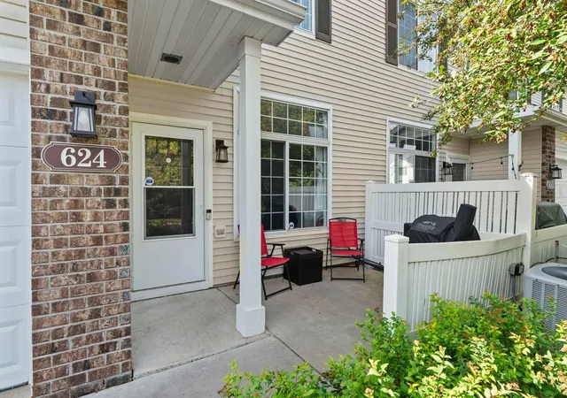 Photo 3 of Single family home for sale at 624 Tamarack Trl, Farmington, MN 55024 | MLS# 7137810 | Listing updated on 2026-09-04
