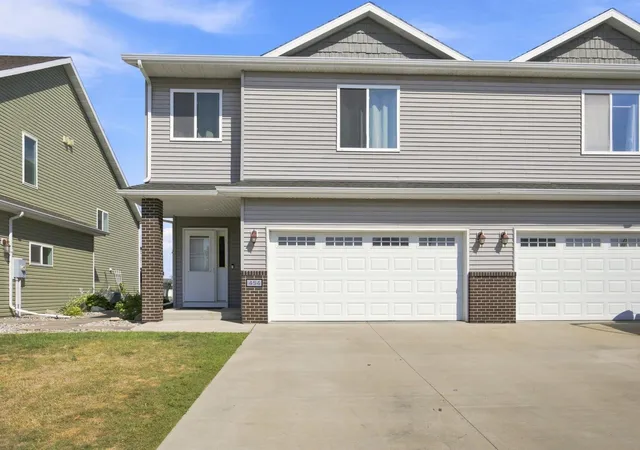 Photo 1 of Townhouse for sale at 454 Foxtail Dr E, West Fargo, ND 58078 | MLS# 7137814 | Listing updated on 2026-09-07