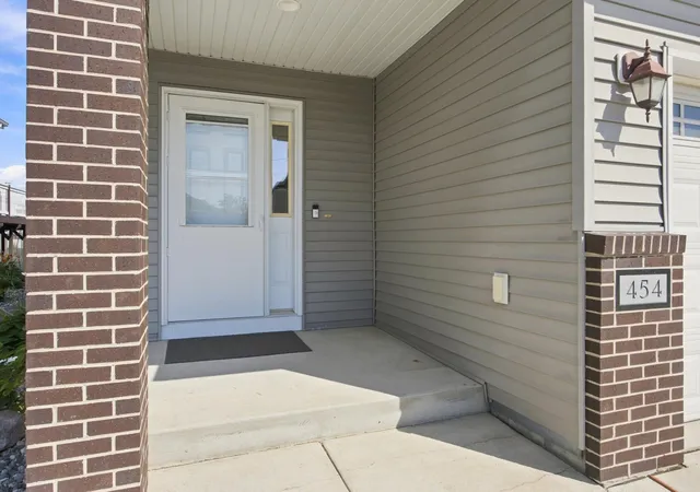 Photo 2 of Townhouse for sale at 454 Foxtail Dr E, West Fargo, ND 58078 | MLS# 7137814 | Listing updated on 2026-09-07