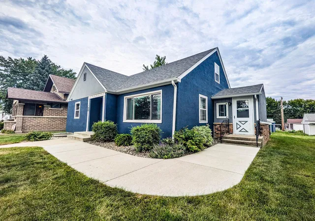 Photo 2 of Single family home for sale at 1020 N German St, New Ulm, MN 56073 | MLS# 7137819 | Listing updated on 2026-09-03