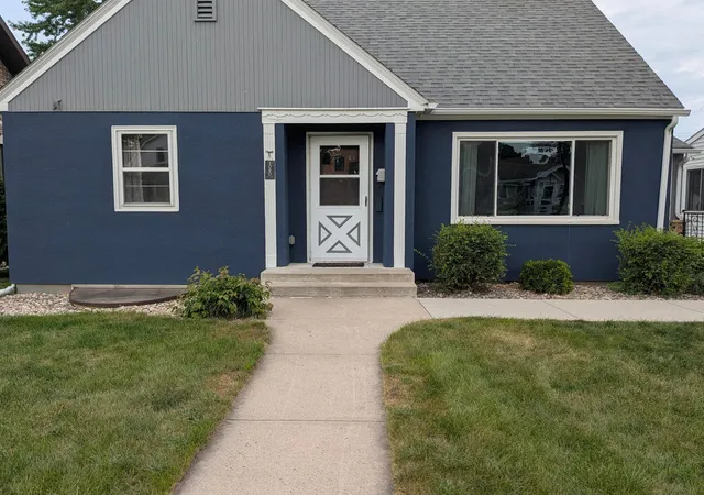 Photo 3 of Single family home for sale at 1020 N German St, New Ulm, MN 56073 | MLS# 7137819 | Listing updated on 2026-09-03