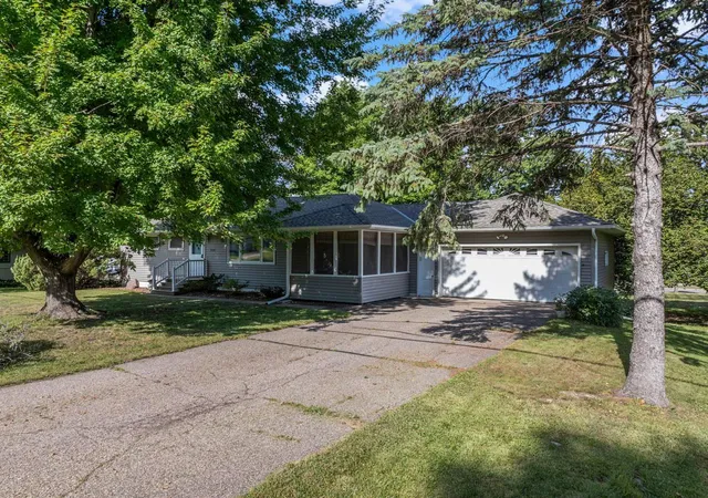Photo 1 of Single family home for sale at 1800 Jefferson Rd, Northfield, MN 55057 | MLS# 7137842 | Listing updated on 2026-09-04