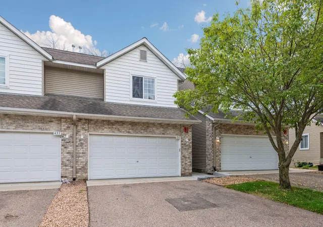 Photo 2 of Single family home for sale at 441 Pleasant Ln, Chaska, MN 55318 | MLS# 7137843 | Listing updated on 2026-09-05