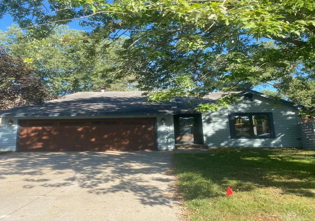 Photo 1 of Single family home for sale at 1361 Knoll Dr, Saint Paul, MN 55126 | MLS# 7137870 | Listing updated on 2026-09-03