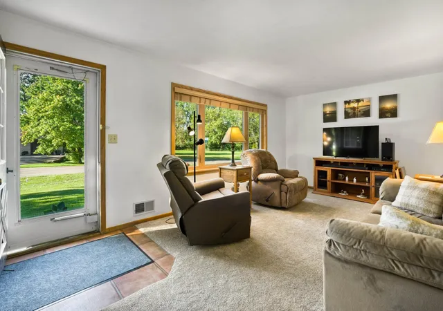 Photo 2 of Single family home for sale at 1303 26th Street SE, Rochester, MN 55904 | MLS# 7137877 | Listing updated on 2026-09-22
