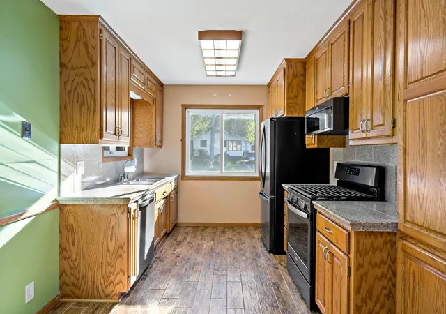 Photo 3 of Sale Pending at 2069 N Ivy St, Saint Paul, MN 55109 | MLS# 7137878 | Listing updated on 2026-10-05