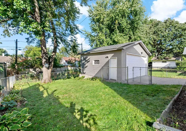 Photo 4 of Sale Pending at 2069 N Ivy St, Saint Paul, MN 55109 | MLS# 7137878 | Listing updated on 2026-10-05