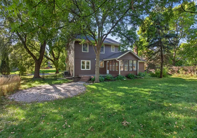 Photo 3 of Single family home for sale at 4720 Orchid Ln N, Minneapolis, MN 55446 | MLS# 7137898 | Listing updated on 2026-10-22