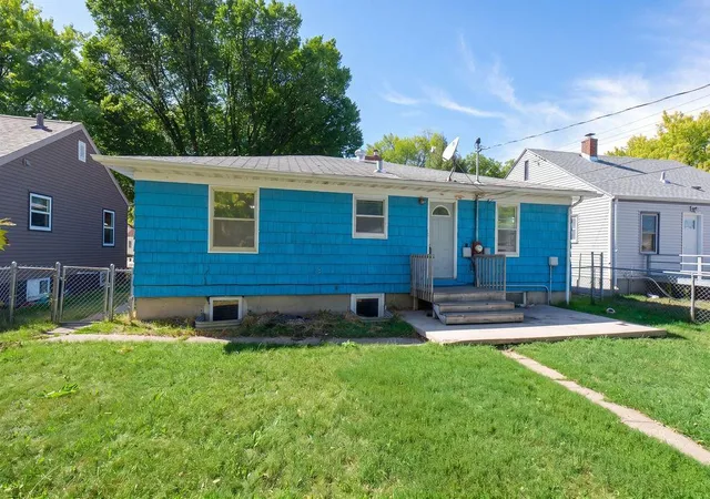 Photo 3 of Single family home for sale at 1625 11th Street N, Fargo, ND 58102 | MLS# 7137899 | Listing updated on 2026-10-22